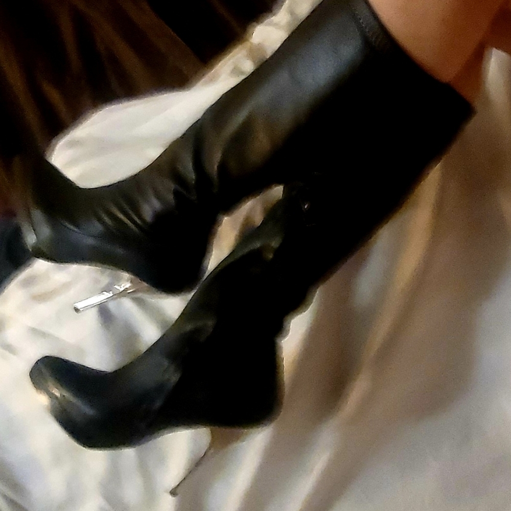 Versace black leather boots. Size 37 (7) - Picture 9 of 10